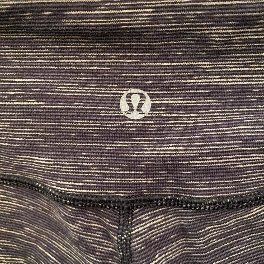 LULULEMON Women Dark Gray Striped Athletic Leggings Size 4